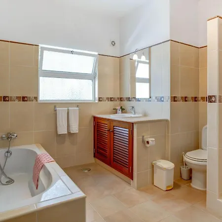 Montenegro - Superbly Located Family Carvoeiro (Lagoa)