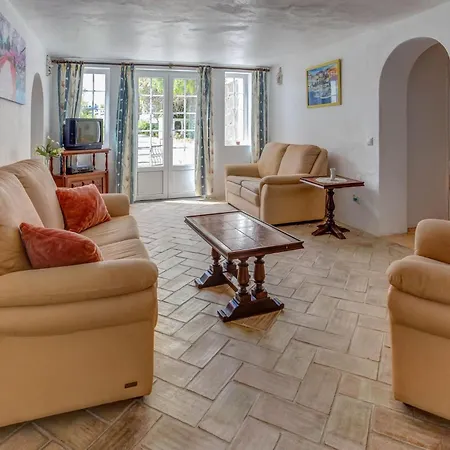 Villa Montenegro - Superbly Located Family *