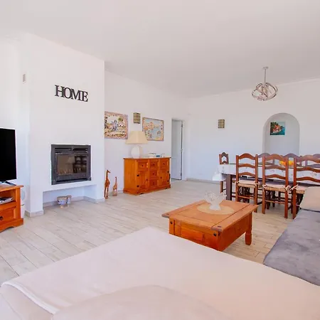 Villa Montenegro - Superbly Located Family