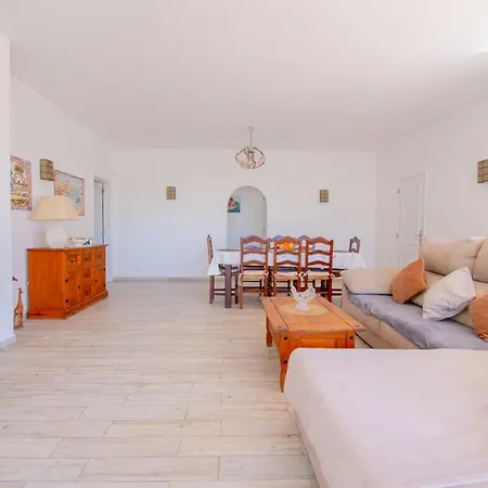 Villa Montenegro - Superbly Located Family