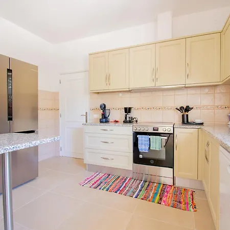 Villa Montenegro - Superbly Located Family *