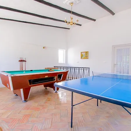 Villa Montenegro - Superbly Located Family