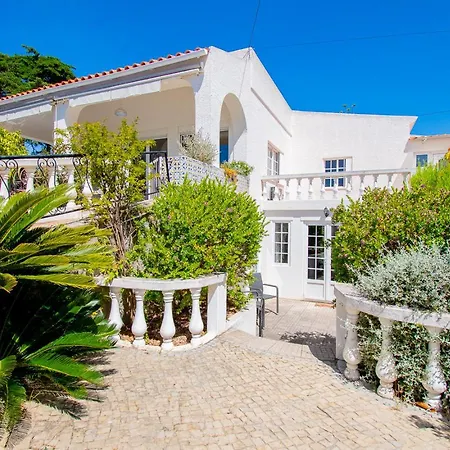 Montenegro - Superbly Located Family