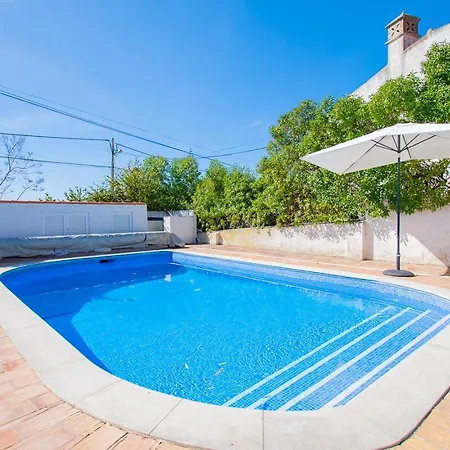 Villa Montenegro - Superbly Located Family