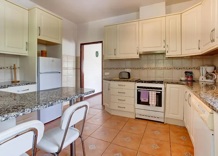 Villa Montenegro - Superbly Located Family