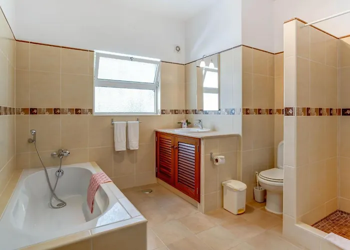 Montenegro - Superbly Located Family Carvoeiro (Lagoa)