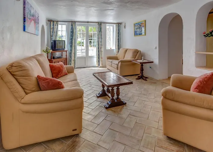 Villa Montenegro - Superbly Located Family *
